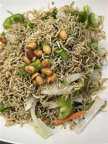 Fried baby fish w peanut & chili 