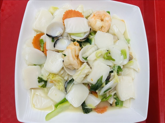 Seafood Chow Nian Gao