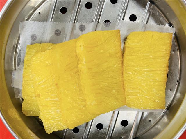 Coconut Water Golden Rice Cake 5pc