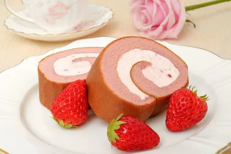 Strawberry Roll Cake